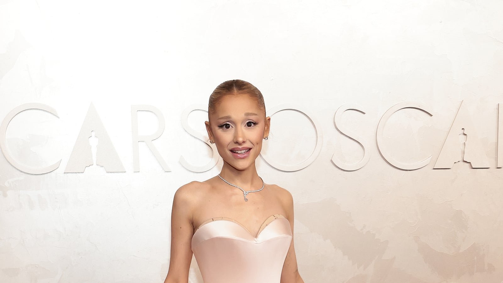 Ariana Grande Net Worth, Age, Height, Weight and Career